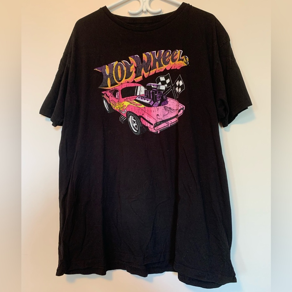 🌼TEES AND TANKS 3 FOR 25$🌼 Hot Wheels Graphic Tee